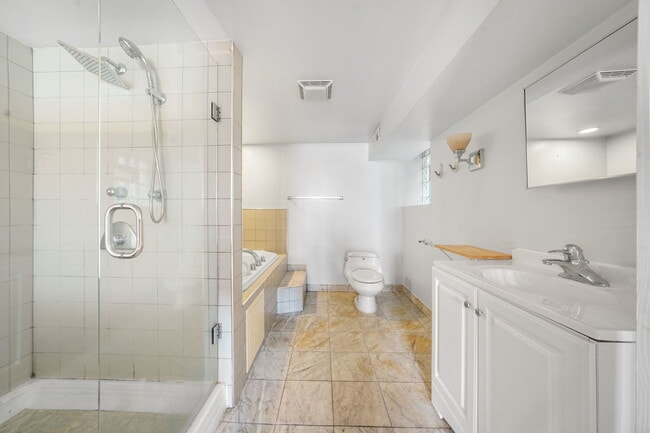 Building Photo - 7250 N Rogers Ave