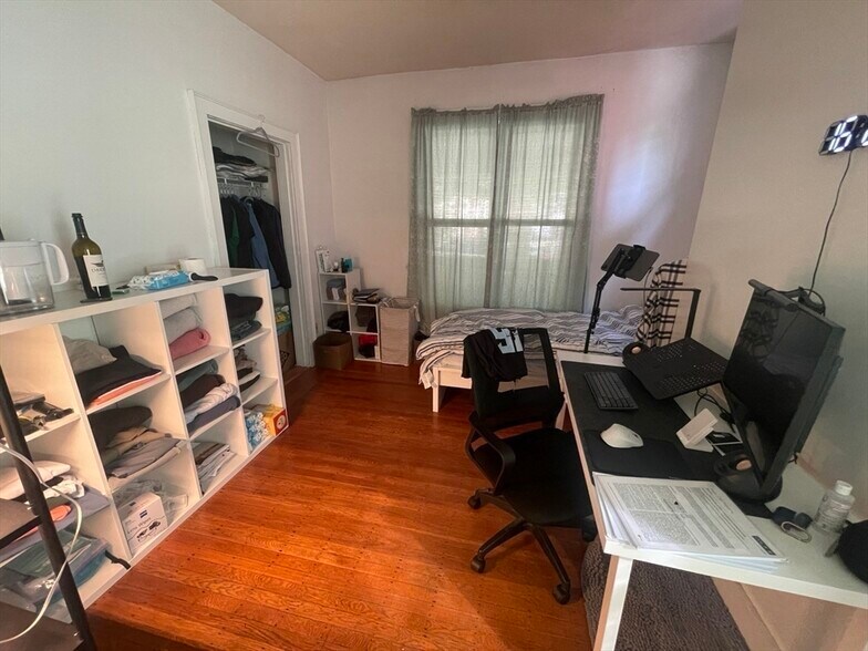 Building Photo - 64 Coolidge St