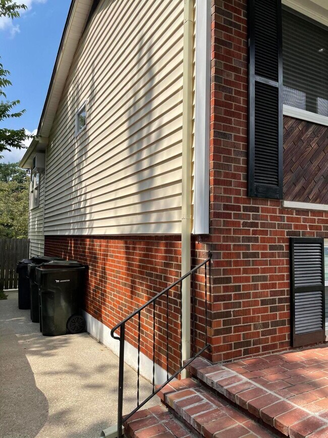 Building Photo - 3421 Holwyn Rd