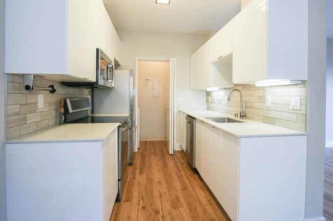 Building Photo - Modern and Clean 2 Bed 2 Bath Condo in Ric...