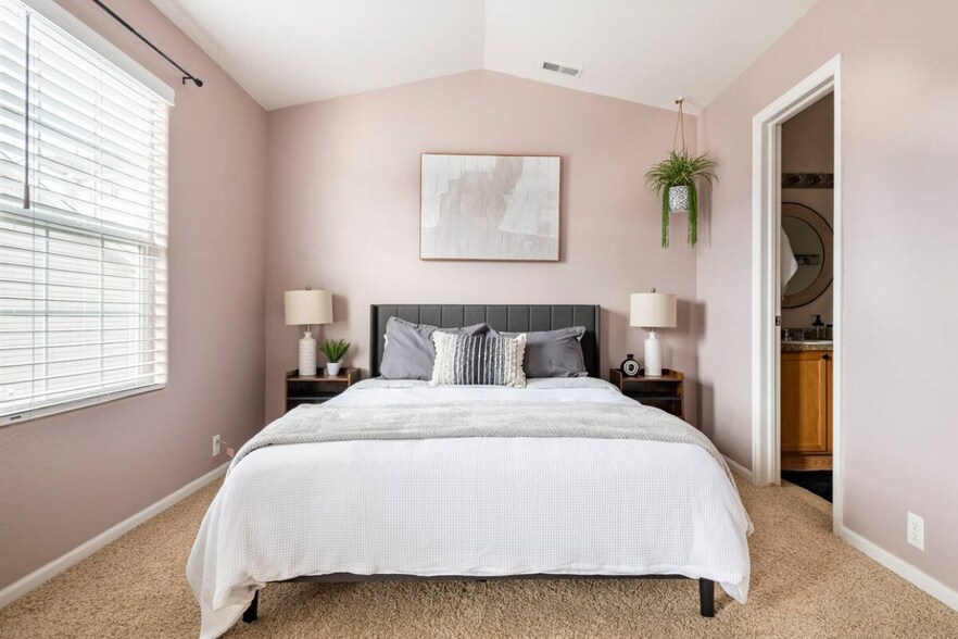 Building Photo - 2073 Squawbush Ridge Grv