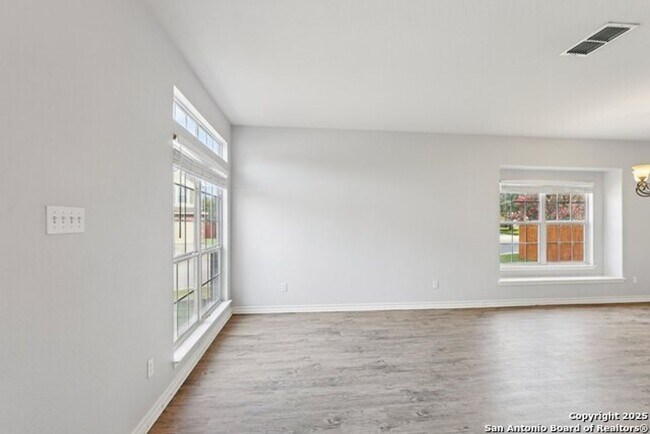 Building Photo - Welcome to your dream home-a stunning 4-be...