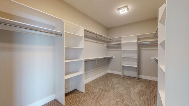 Building Photo - 2607 Falcon Ln