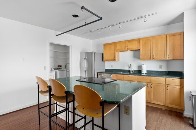 Building Photo - 432 E Rich St