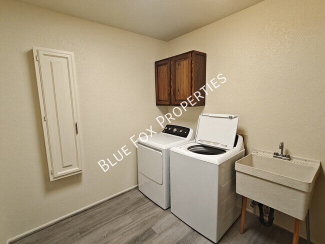 Building Photo - 983 W Palma De Pina