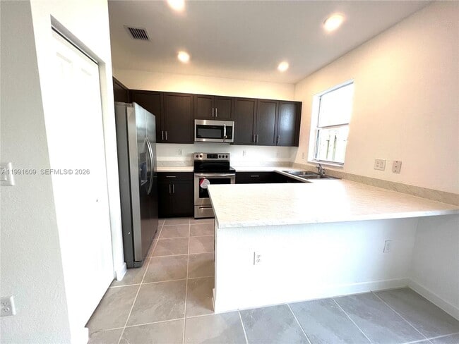 Building Photo - 1864 SE 27th Rd