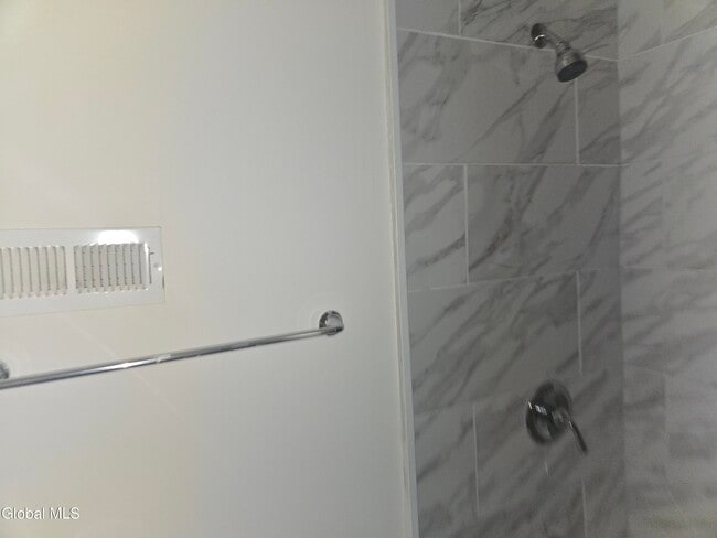 Building Photo - 29 Robin St