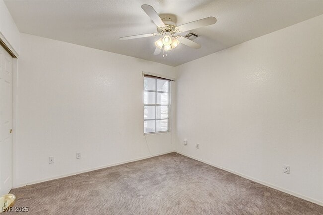 Building Photo - 114 E Tamarack Dr