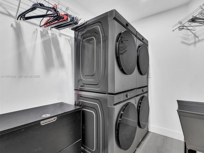 Building Photo - 3010 Alton Rd