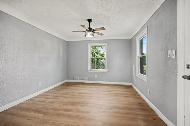 Building Photo - Charming & Updated 3-Bedroom Home in Detroit! OWNER SPECIAL-$500 off first months rent