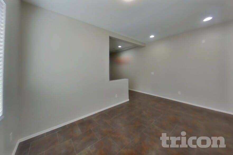 Building Photo - 4930 E Del Rio Dr