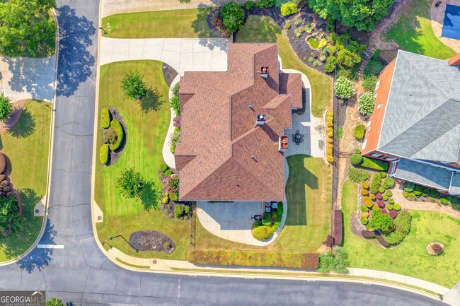 Building Photo - 8910 Pinehurst Cove