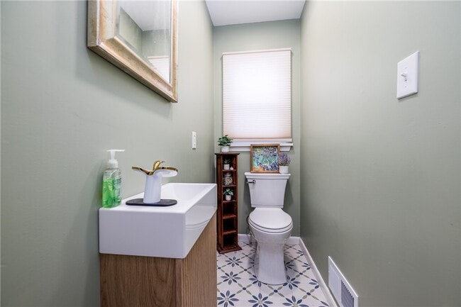 Building Photo - 207 W Ivy St