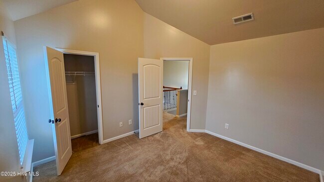 Building Photo - 302 SW Plantation Dr