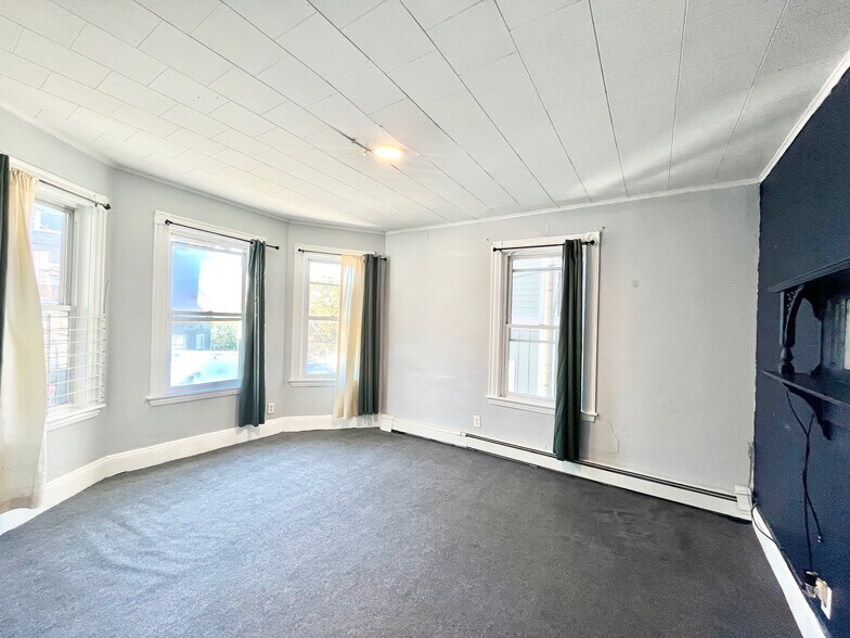 Building Photo - 36 Calumet St