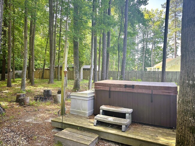 Building Photo - 322 Ash Wood Dr