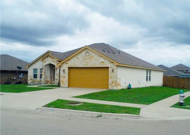 Building Photo - 404 W Little Dipper Dr