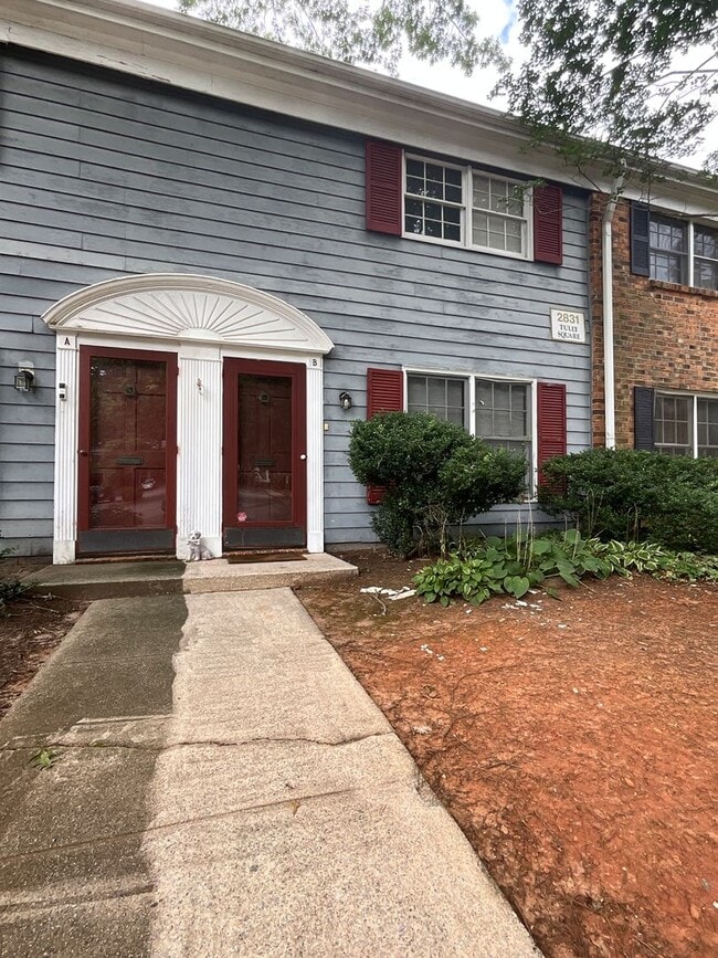 Building Photo - Beautiful 2 Bed 2.5 Bath Townhouse!