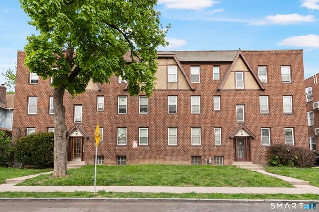 Building Photo - 38 Beacon St