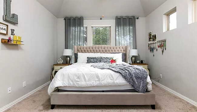 Building Photo - Spacious 4-Bedroom, 3-Bath Two-Story Home in Boerne