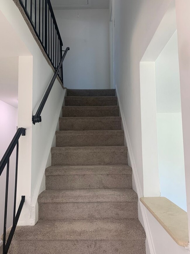 Building Photo - 2 Story, 3 bedroom, 1.5 bath Townhome in Glen Burnie