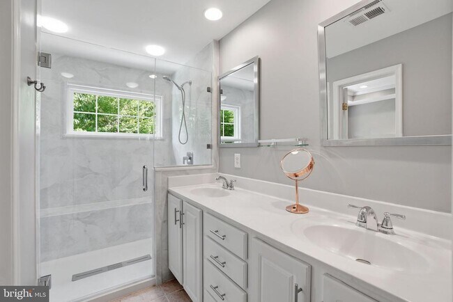 Building Photo - 8133 Dove Cottage Ct