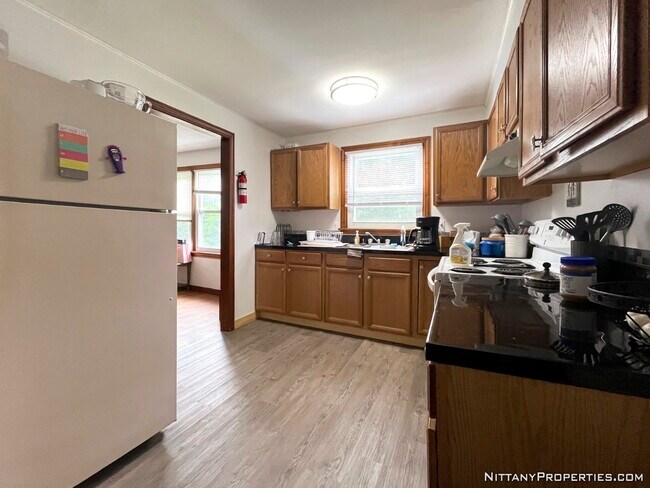 Building Photo - 120 Crestmont Ave