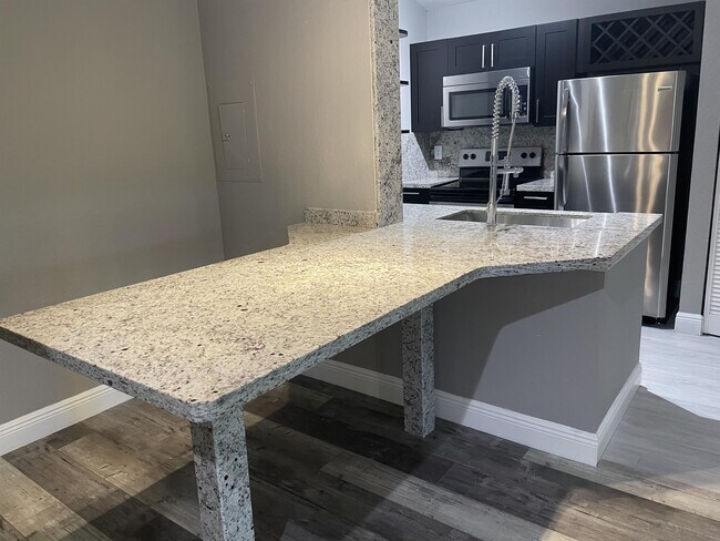 Building Photo - 2820 N Oakland Forest Dr