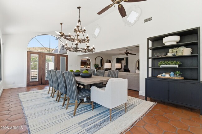 Building Photo - 5828 E Cactus Wren Rd