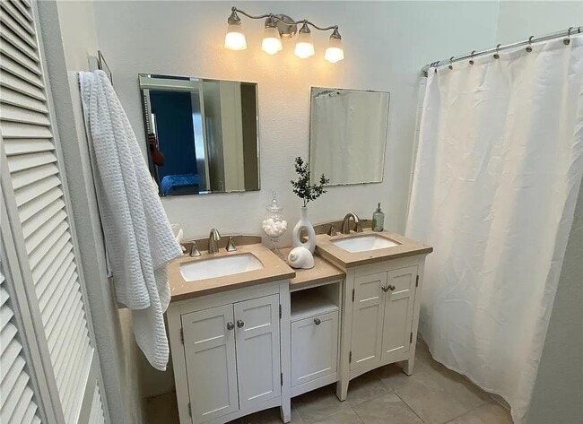 Building Photo - 4852 Tiara Dr