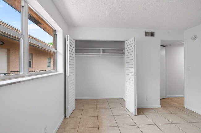 Building Photo - 450 SW 2nd Ave