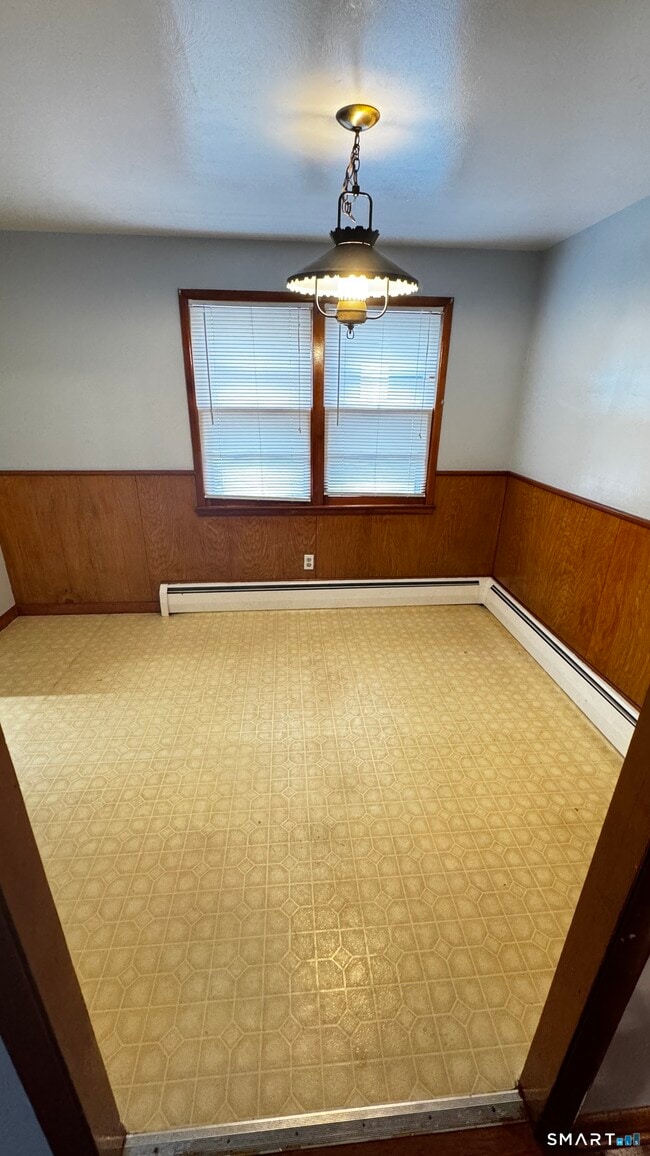 Building Photo - 156 Putnam Ave
