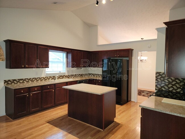 Building Photo - 3241 Cranberry Ln NE