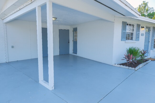 Building Photo - 1752 Banyan Dr