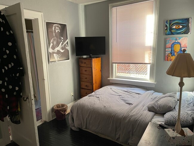 Building Photo - 1528 S High St