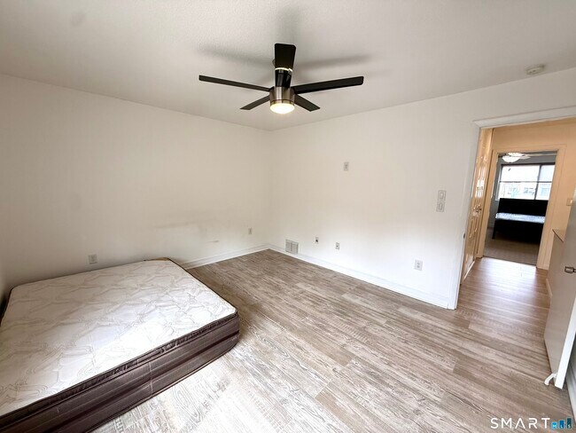 Building Photo - 9 Watch Hill Cir