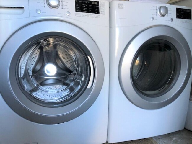 Building Photo - Fully Furnished 1-Bedroom in Downtown SLO ** All Utilities Included