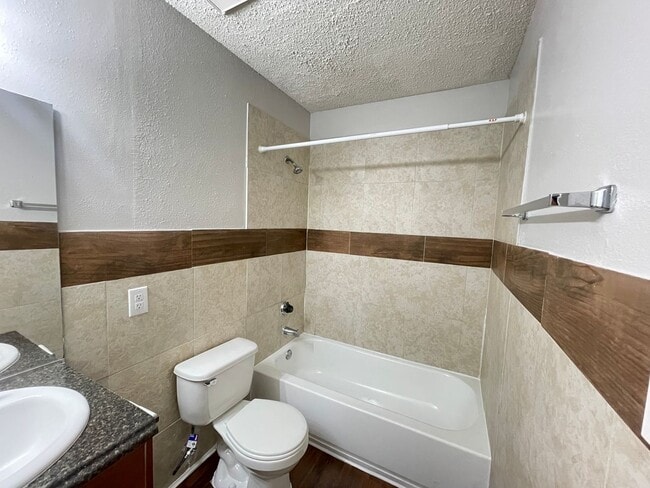 Building Photo - 2 Bed / 1 Bath Condo in Gated Comm. In Altamonte Springs. Available Now!