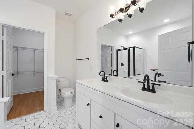 Building Photo - 4084 Holly Villa Cir