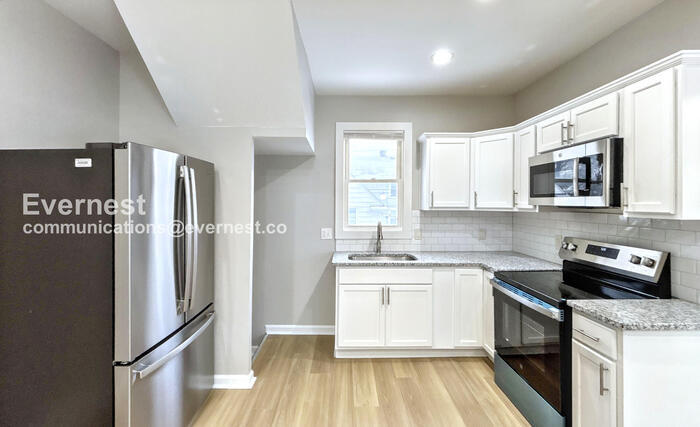 Building Photo - 2432 Steele Ave