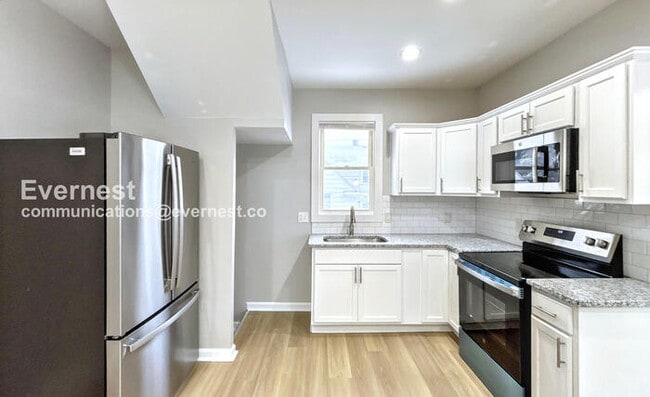 Building Photo - 2432 Steele Ave