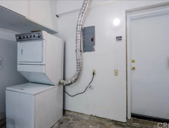 Building Photo - 5722 E Stillwater Ave