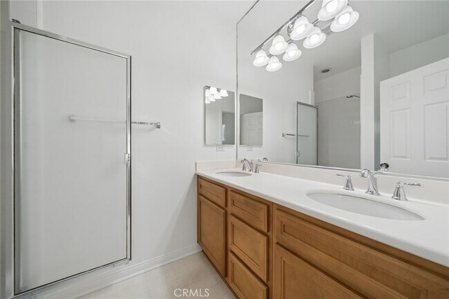 Building Photo - 215 Dewdrop