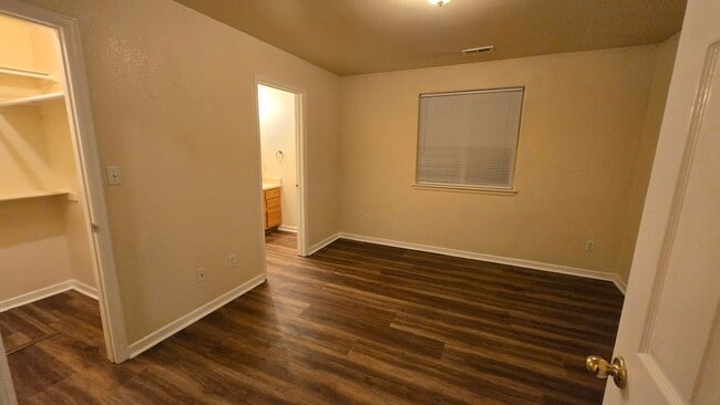 Building Photo - 4304 Lipan St