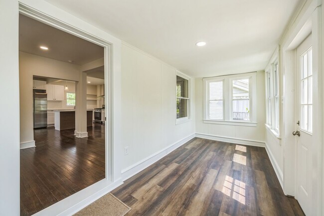 Building Photo - 725 Belmont Ave