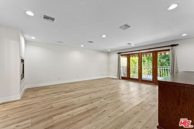 Building Photo - 15123 Greenleaf St