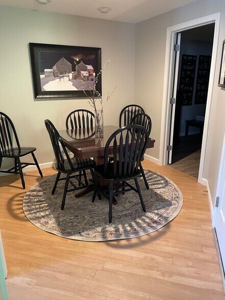 Dining area - 868 Ledgewood Dr
