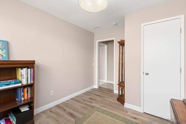 Building Photo - 339 Willowspring Dr N