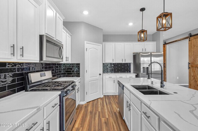 Building Photo - 150 Logrono Ct