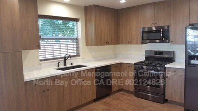 Building Photo - 131 Arlington Dr